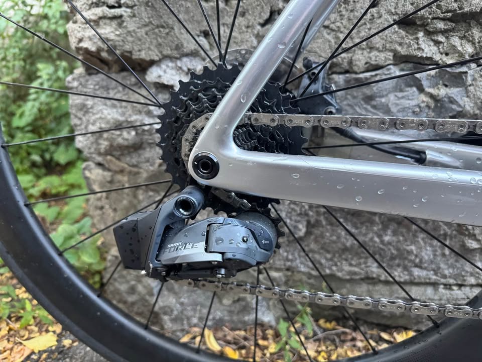 2021 Scott Addict RC photo 2