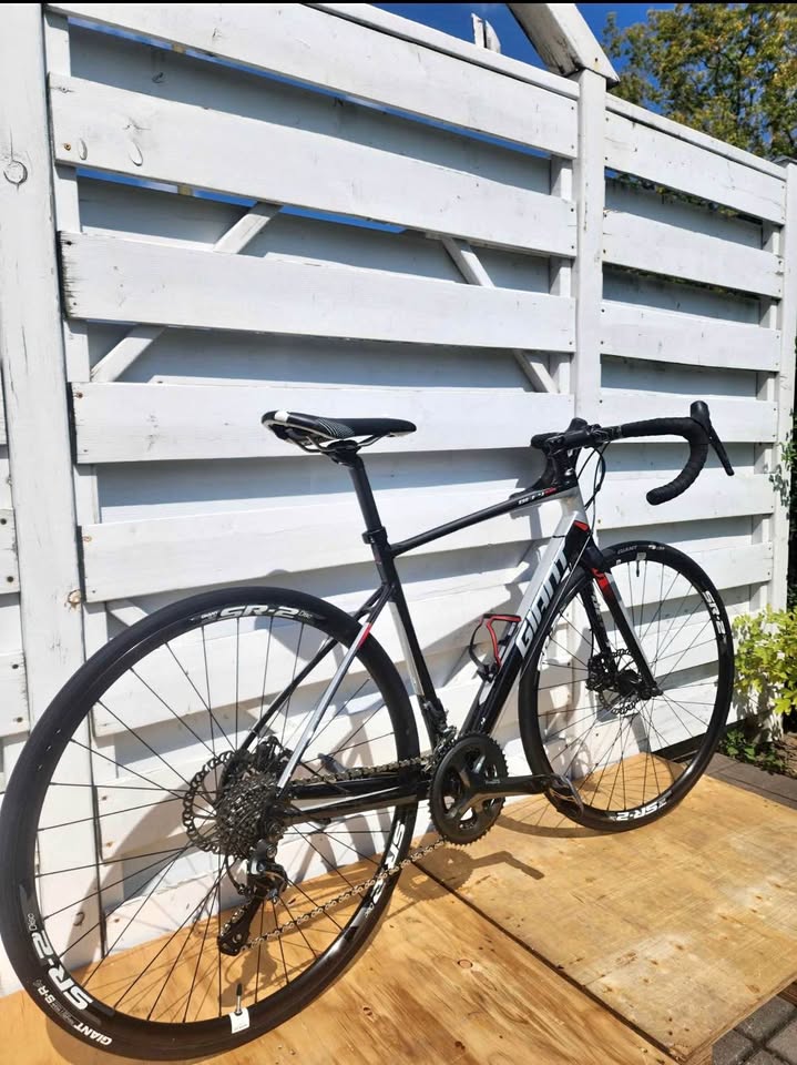 2022 Giant Defy photo 2